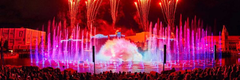giant_water_theater_cinematic_celebration_universal_orlando_8